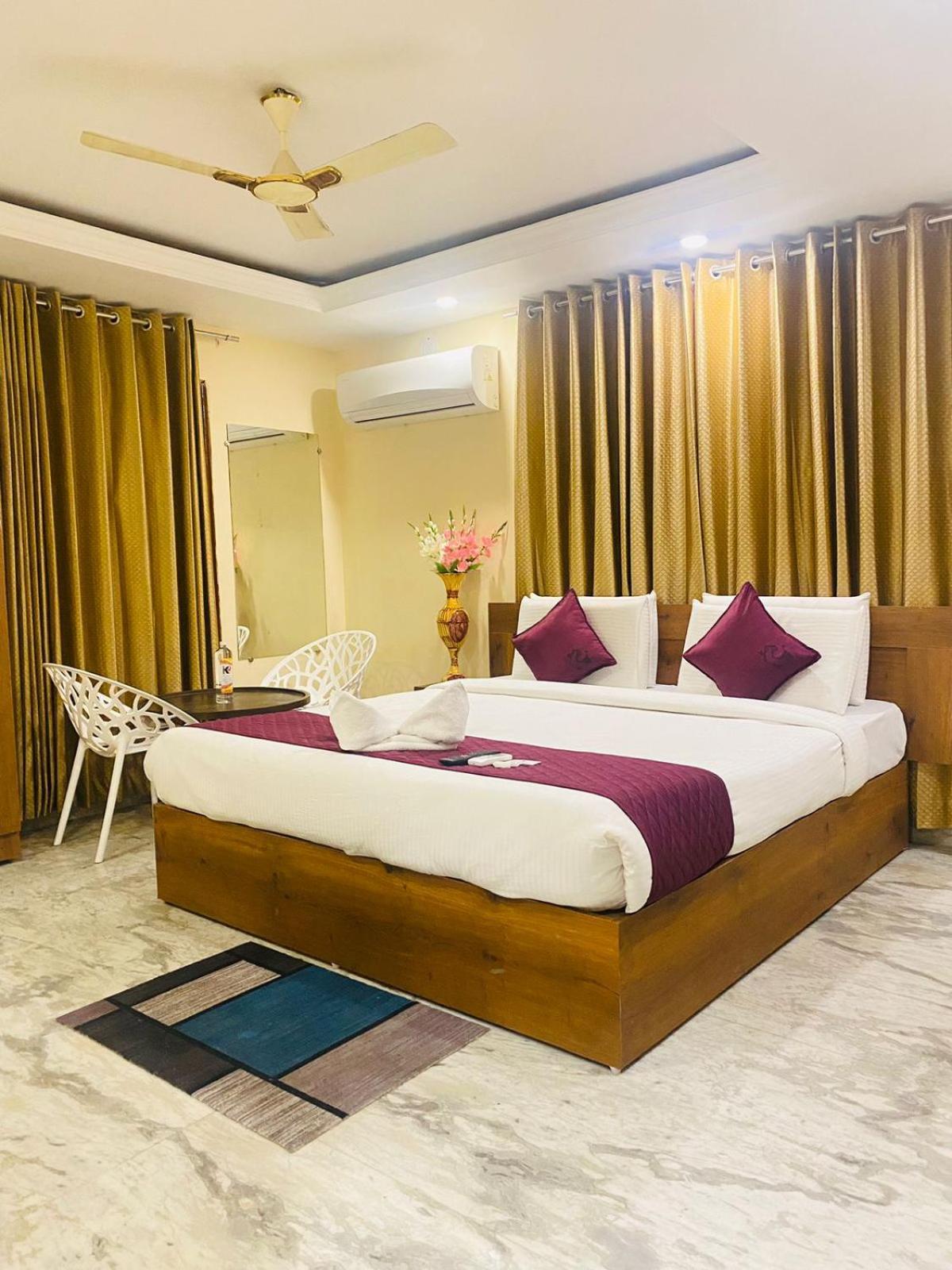 Hotel Kp Suites Metro Хайдарабад Экстерьер фото