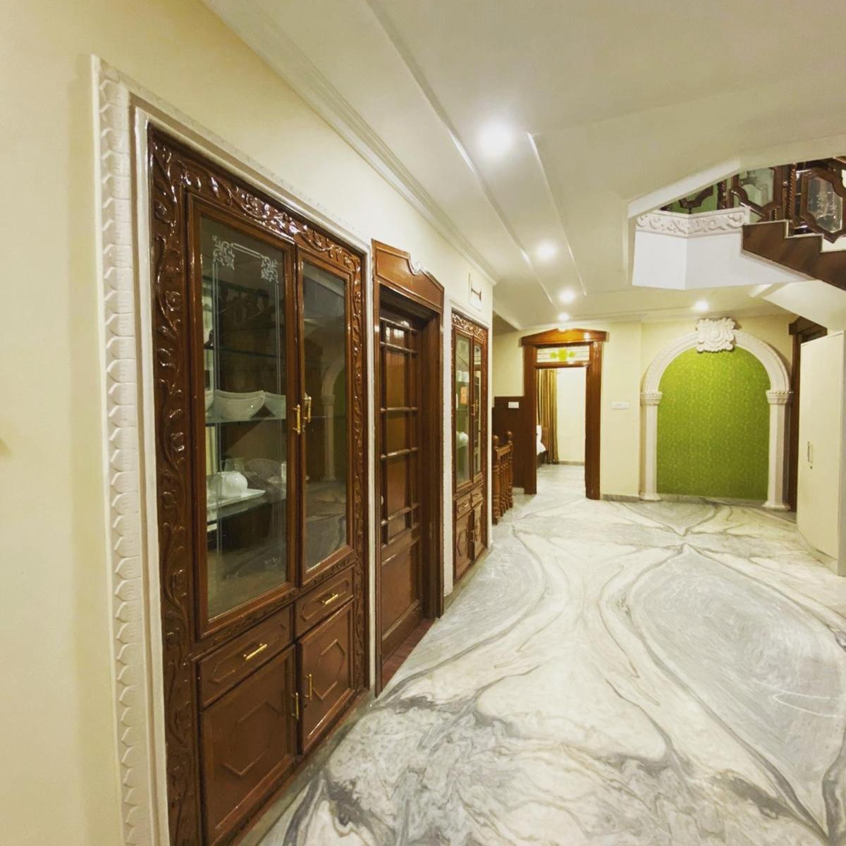 Hotel Kp Suites Metro Хайдарабад Экстерьер фото