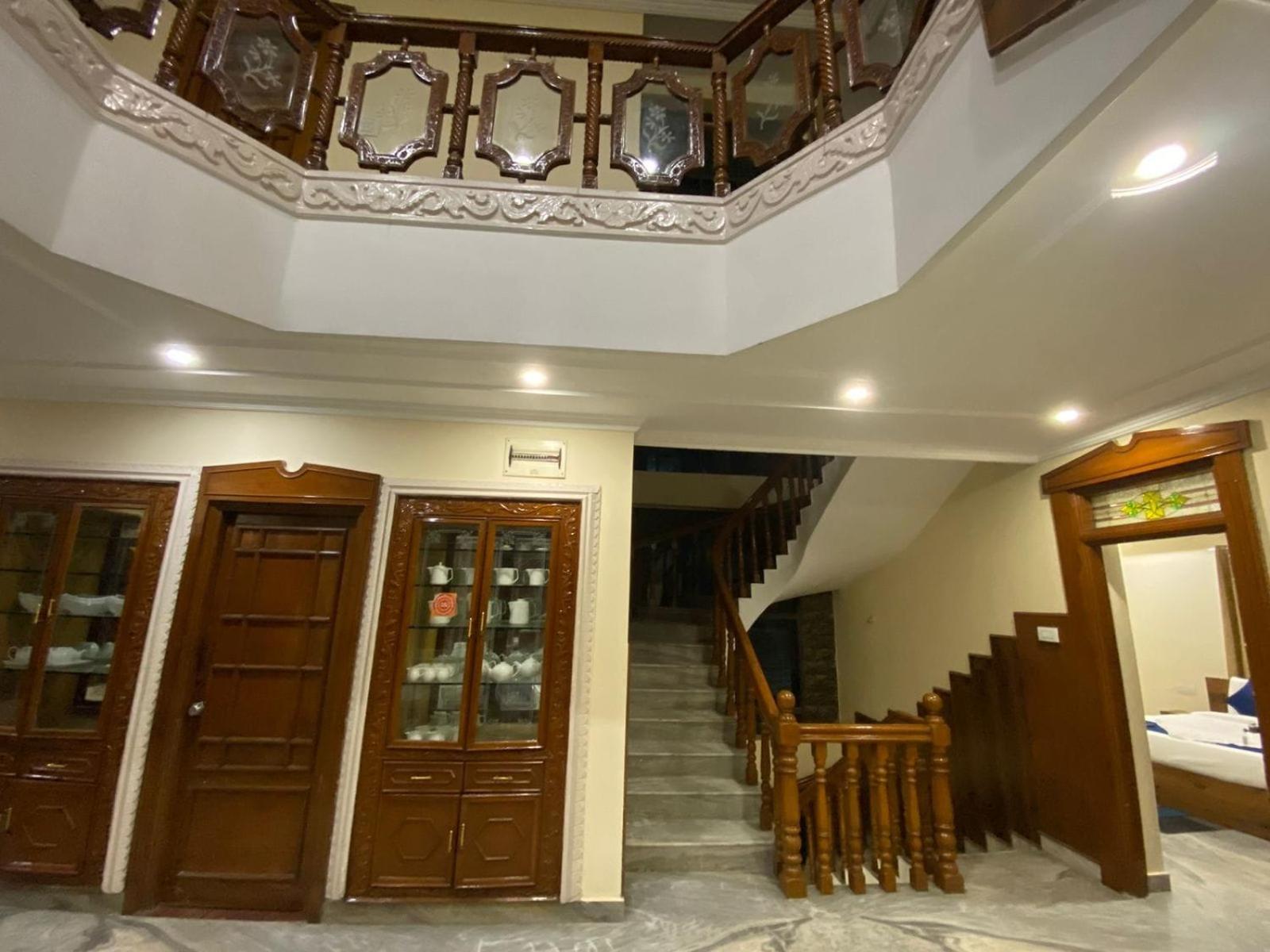 Hotel Kp Suites Metro Хайдарабад Экстерьер фото