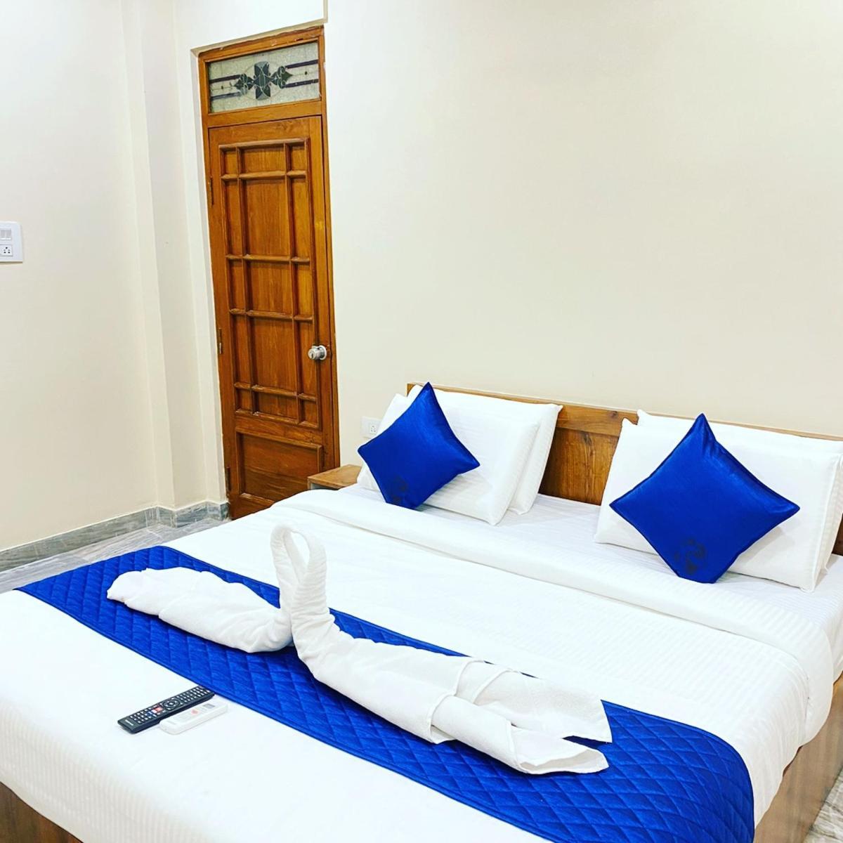 Hotel Kp Suites Metro Хайдарабад Экстерьер фото